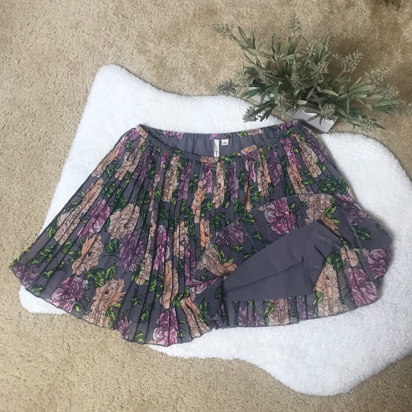 🌲3/$20 Frenchi Lined Flowy Soft Floral Pleat Pink Skirt M - Picture 3 of 9